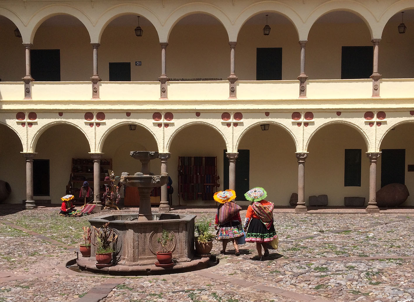 10 Peruvian women in Czco - Best Of 16 